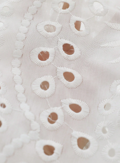 Blusa bohemia manga larga en ojalillo para mujer