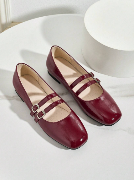 Zapatos planos de mujer color vinotinto con correa doble hebilla