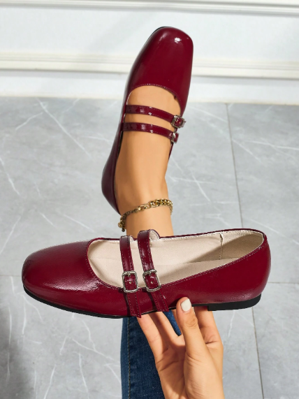 Zapatos planos de mujer color vinotinto con correa doble hebilla