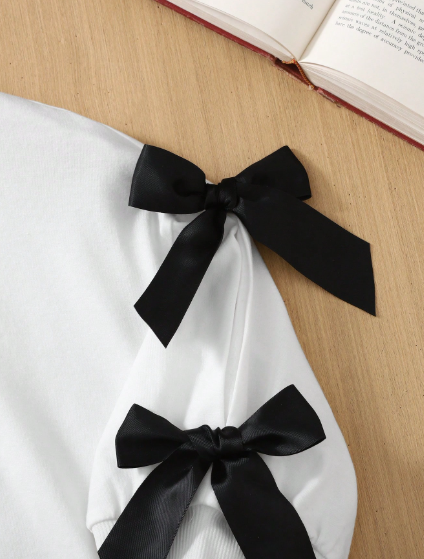 Camiseta de manga media con cuello redondo holgada de punto blanca con decoración de lazo para adolescentes