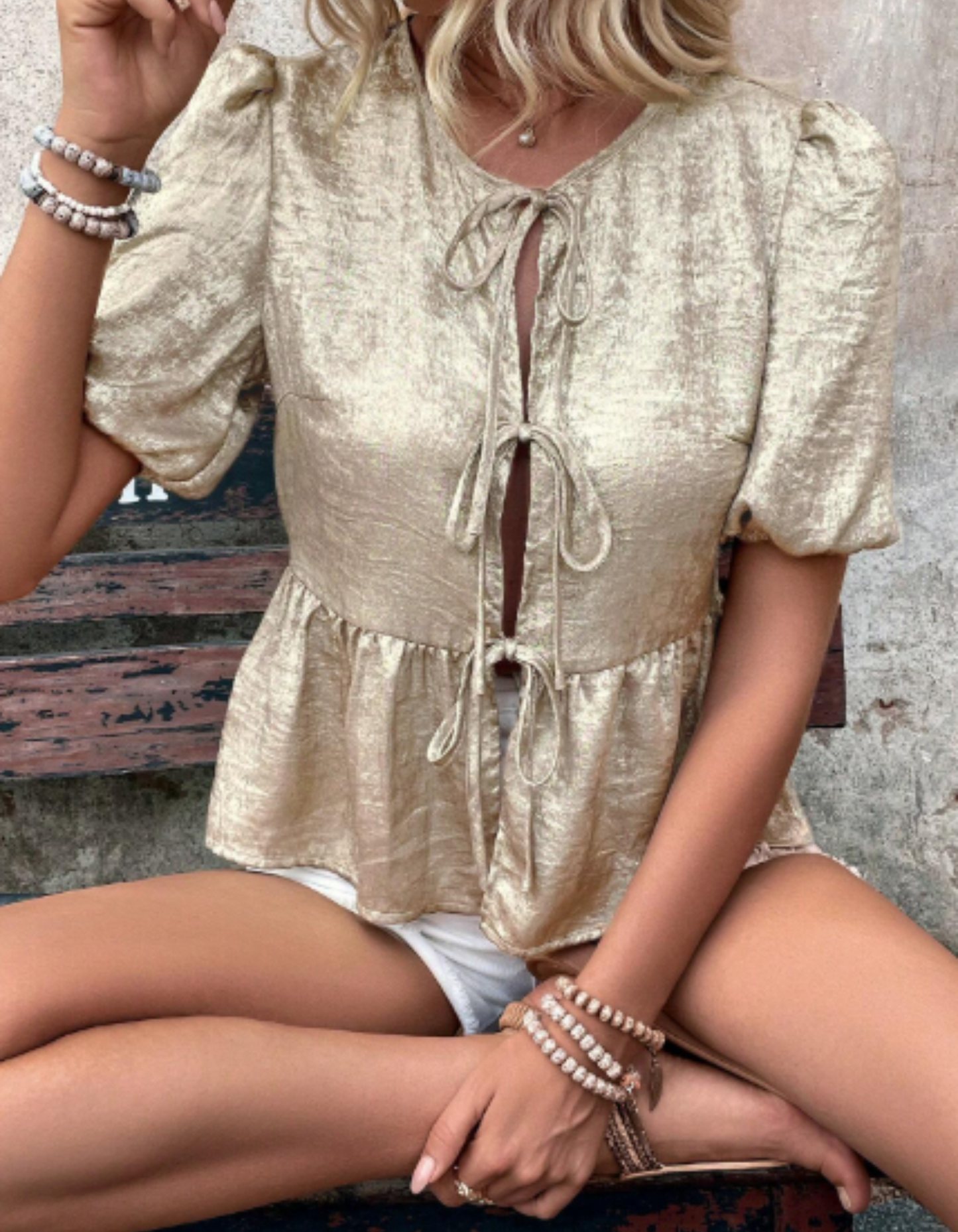 Blusa para mujer con textura metalizada con lazos frontales para mujer