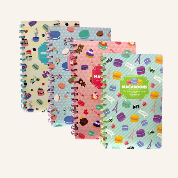 Cuaderno argollado estampado macarrones