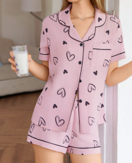 Conjunto de pijama de top de manga corta y shorts blanco para mujer