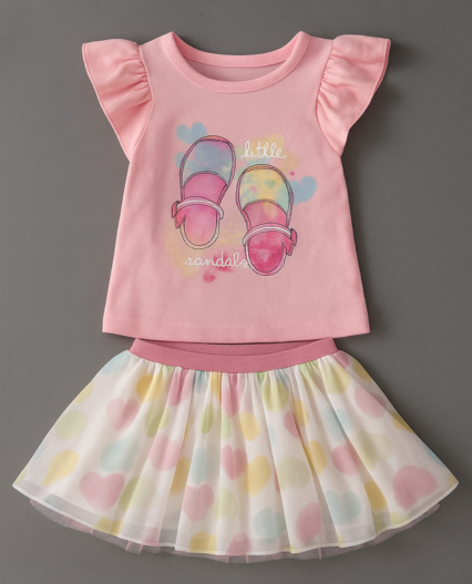 Conjunto de niña rosa con estampado de sandalias y falda tul con corazones
