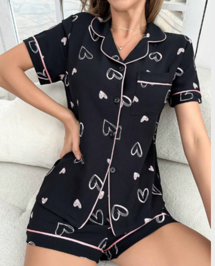 Pijama Short Negra con Estampado de Corazones para Mujer – Set Fresco y Cómodo