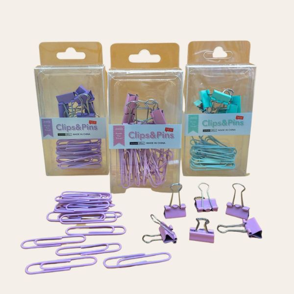 Cajas de acetatos con ganchos y clips
