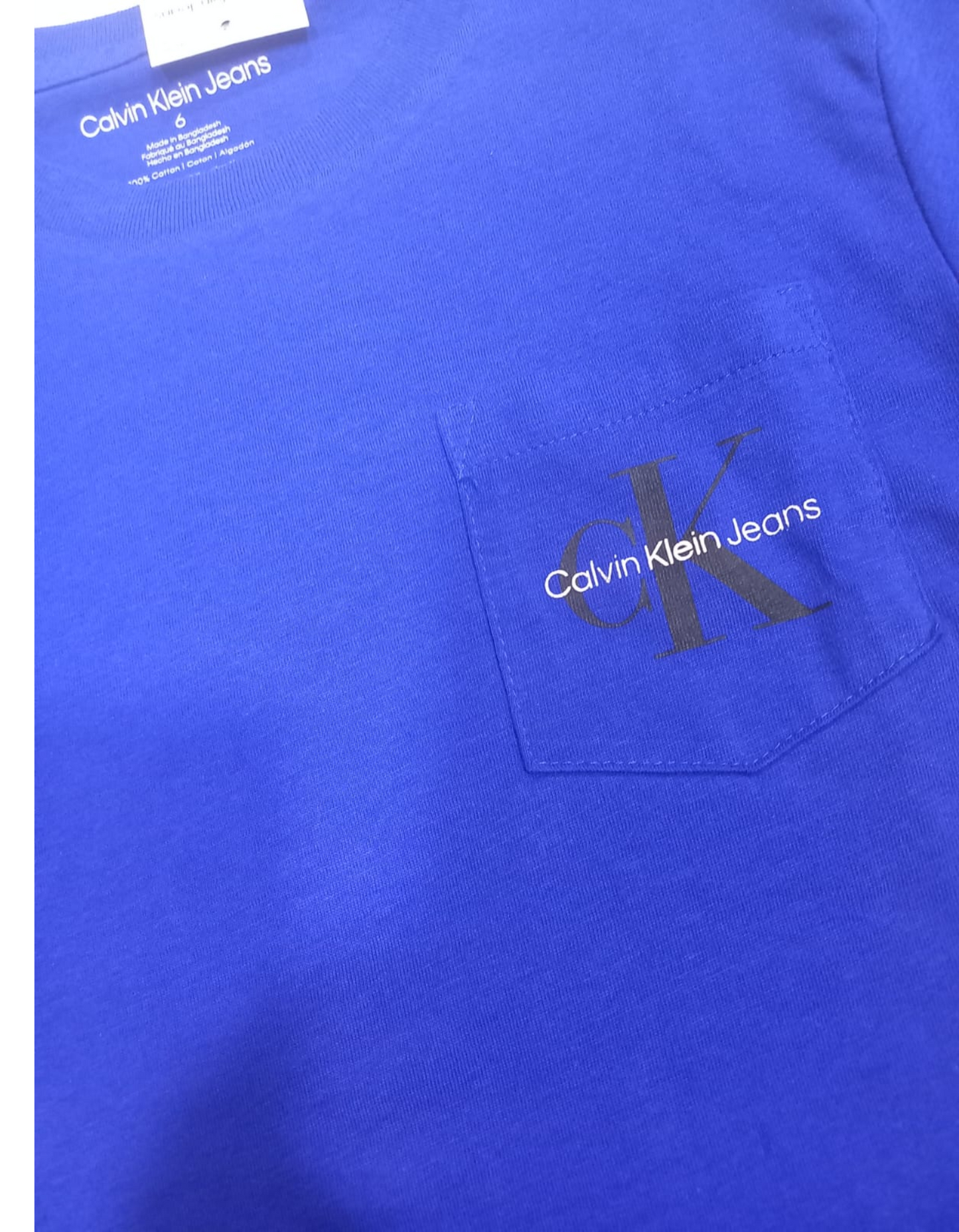 Camiseta marca Calvin Klein para niño