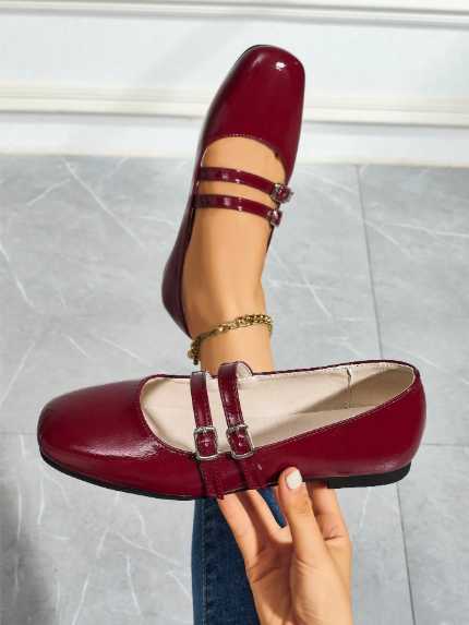 Zapatos planos de mujer color vinotinto con correa doble hebilla