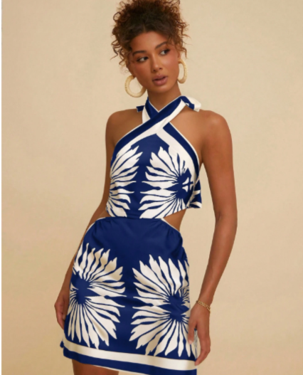Vestido corto casual de mujer con escote halter, espalda descubierta y corte en la cintura con diseño floral