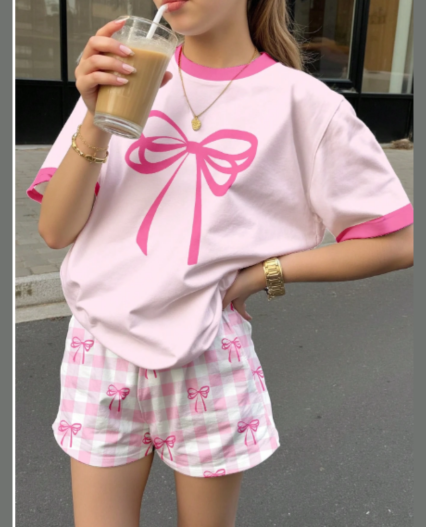 Pijama de 2 piezas para niñas, top de manga corta con estampado de lazo rosa elegante y shorts
