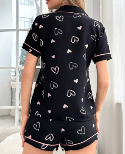 Pijama Short Negra con Estampado de Corazones para Mujer – Set Fresco y Cómodo