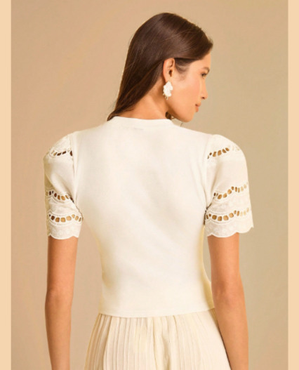 Blusa blanca de mujer mangas bordadas blancas