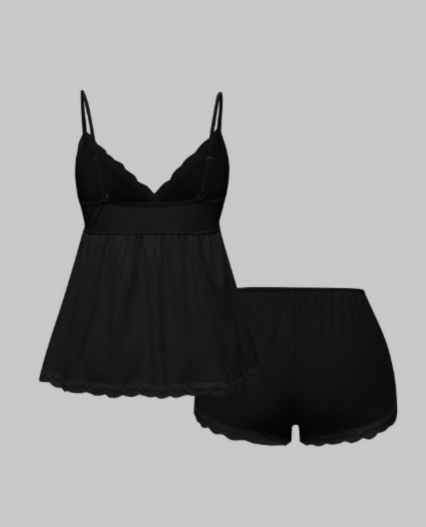 Pijama Casual de Mujer blusa con tirantes y short de encaje negro