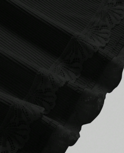 Pijama Casual de Mujer blusa con tirantes y short de encaje negro